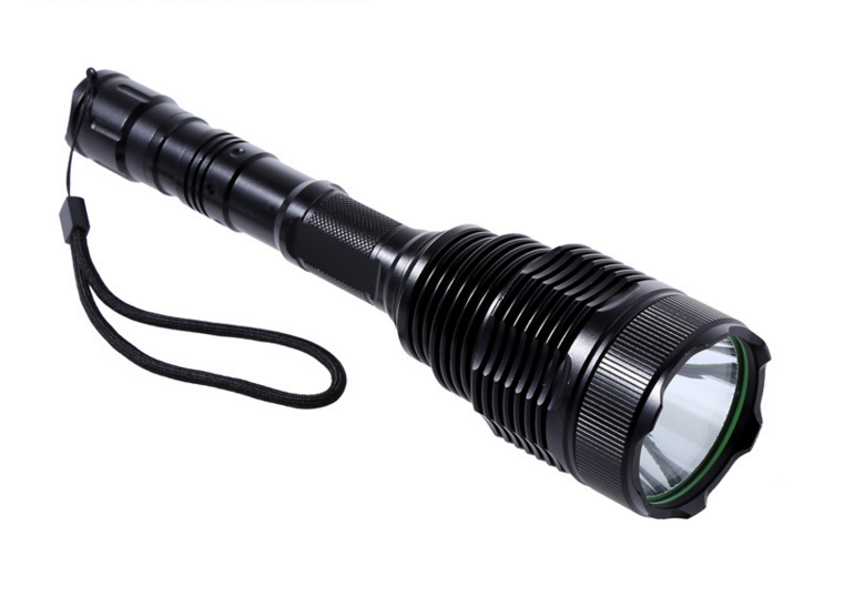 远距战术强光手电